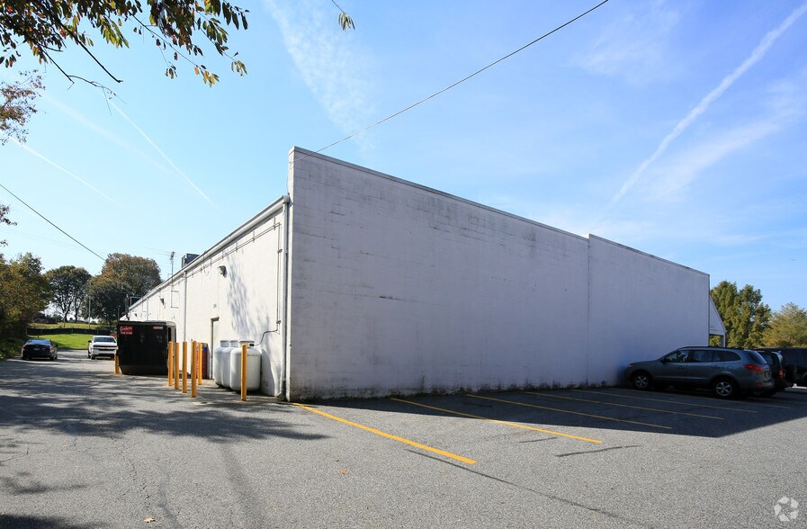 More Photos Of 220 Mount Carmel Rd, Parkton General Retail For Lease
