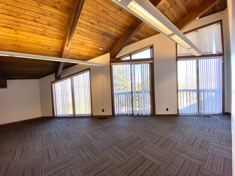 More Photos Of 5130 Hickory Point Frontage Rd, Decatur Loft Creative Space For Lease