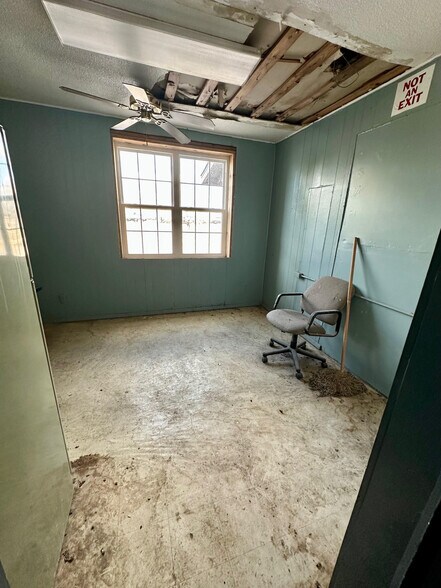 More Photos Of 9420 SE 3rd Ave, Amarillo Showroom For Sale