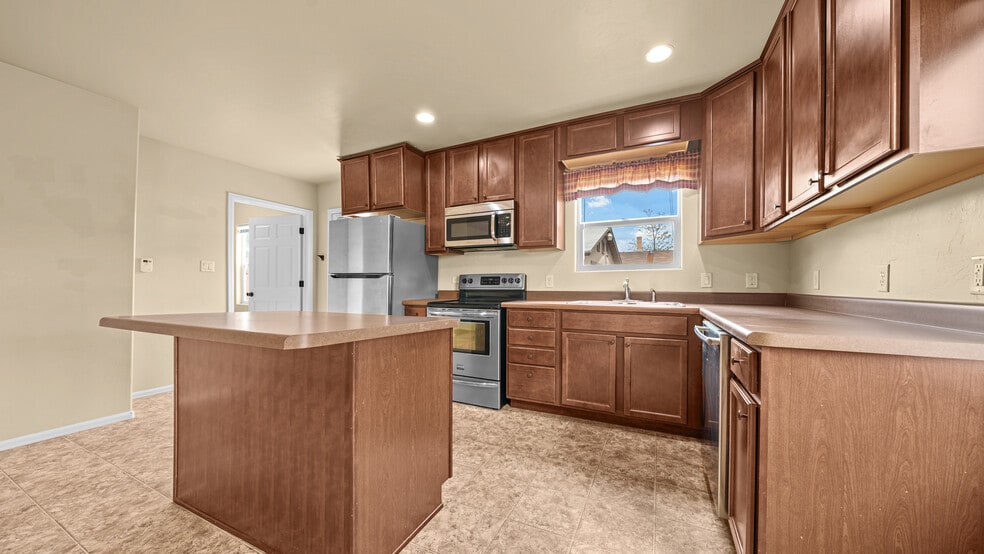 More Photos Of 421 Aspen Ave, Fruita Storefront Retail Residential For Sale