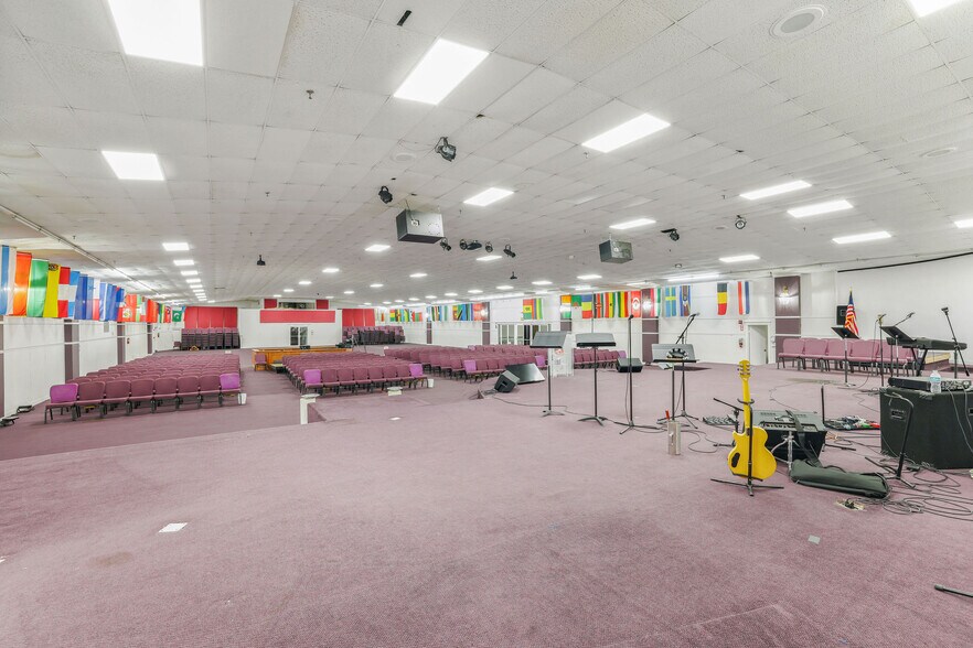 More Photos Of 190 NW 79th Ave, Miami Religious Facility For Sale