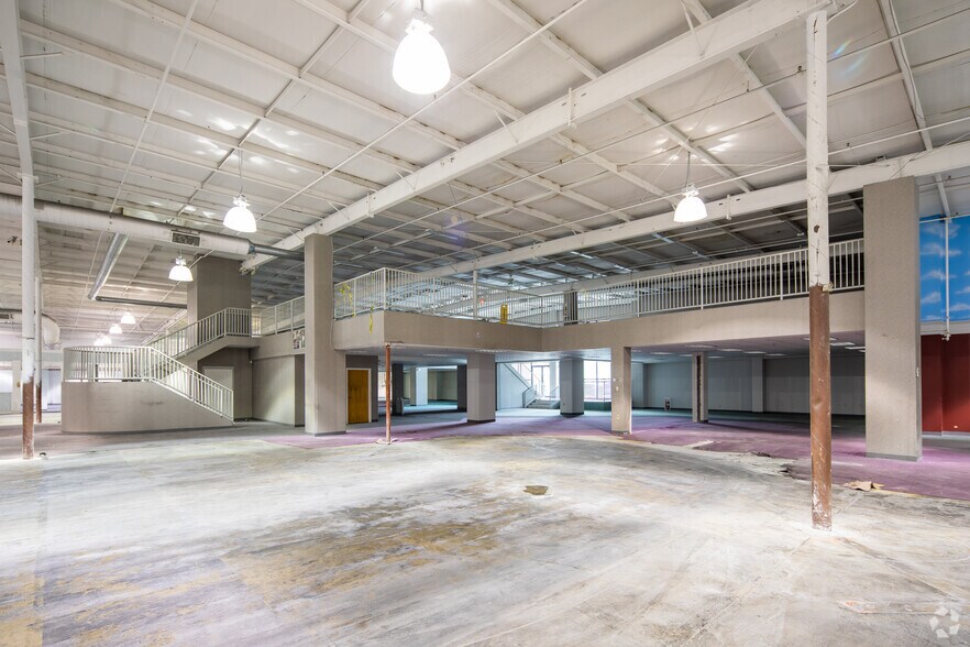 More Photos Of 13850 Manchester Rd, Manchester Freestanding For Lease