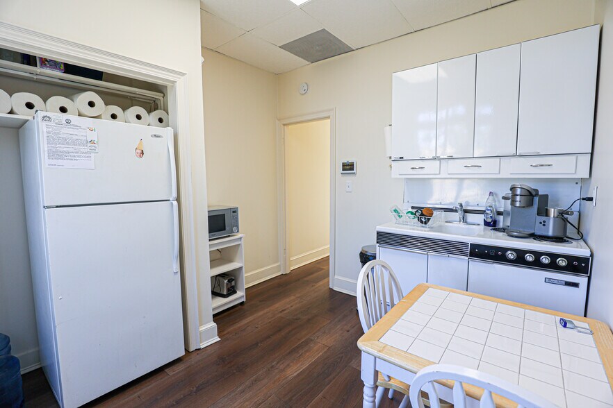 More Photos Of 630 Jefferson St, Paducah Office For Sale