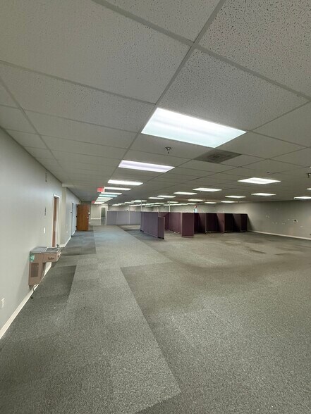 More Photos Of 1600 Century Center Pky, Memphis Warehouse For Lease