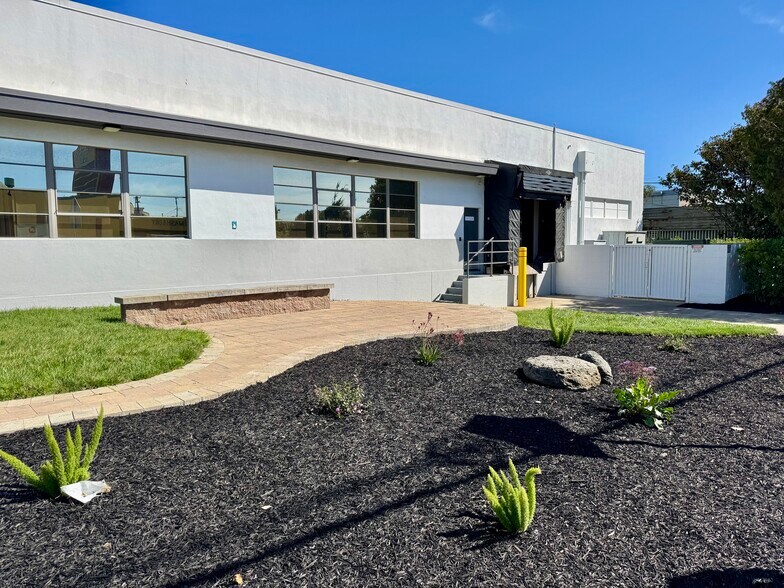 More Photos Of 250 Hillside Blvd, South San Francisco Manufacturing For Lease