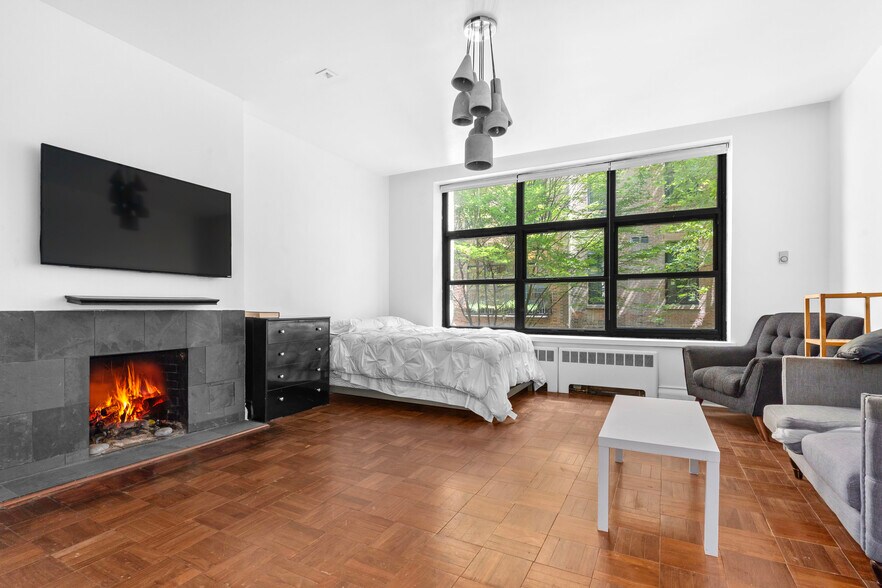 More Photos Of 33 W Ninth St, New York Apartments For Sale