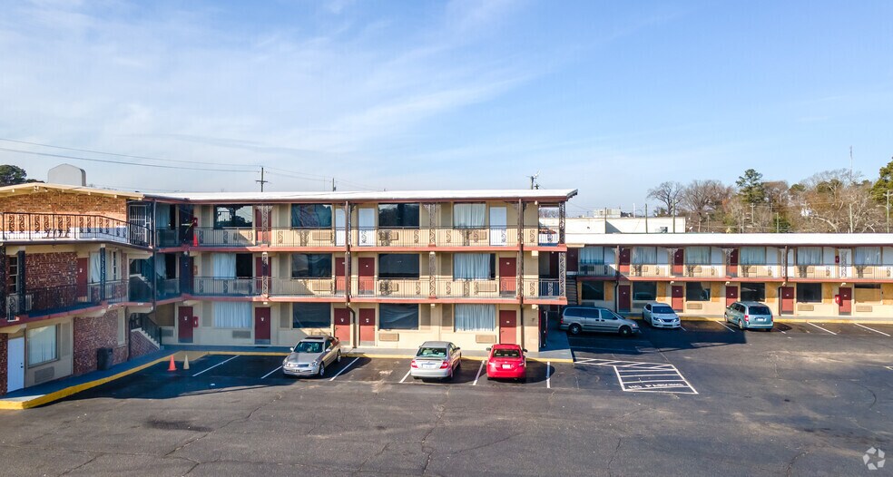 More Photos Of 2848 Bragg Blvd, Fayetteville Hotel For Sale