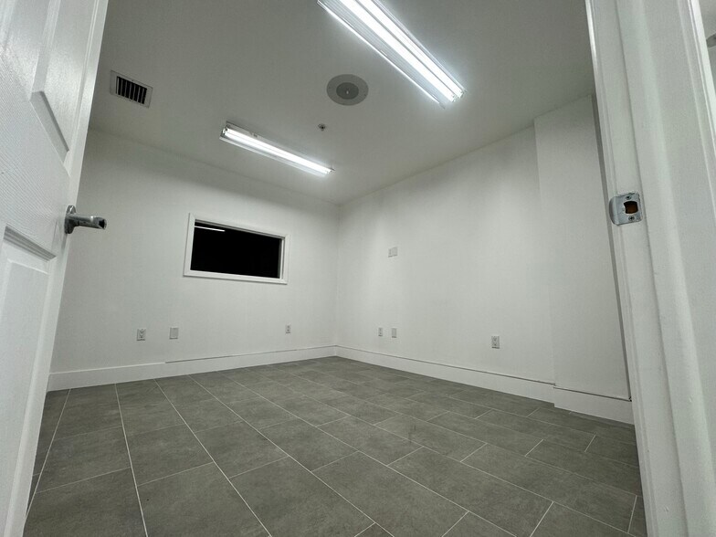Primary Photo Of 6955-6965 NW 43rd St, Miami Warehouse For Lease