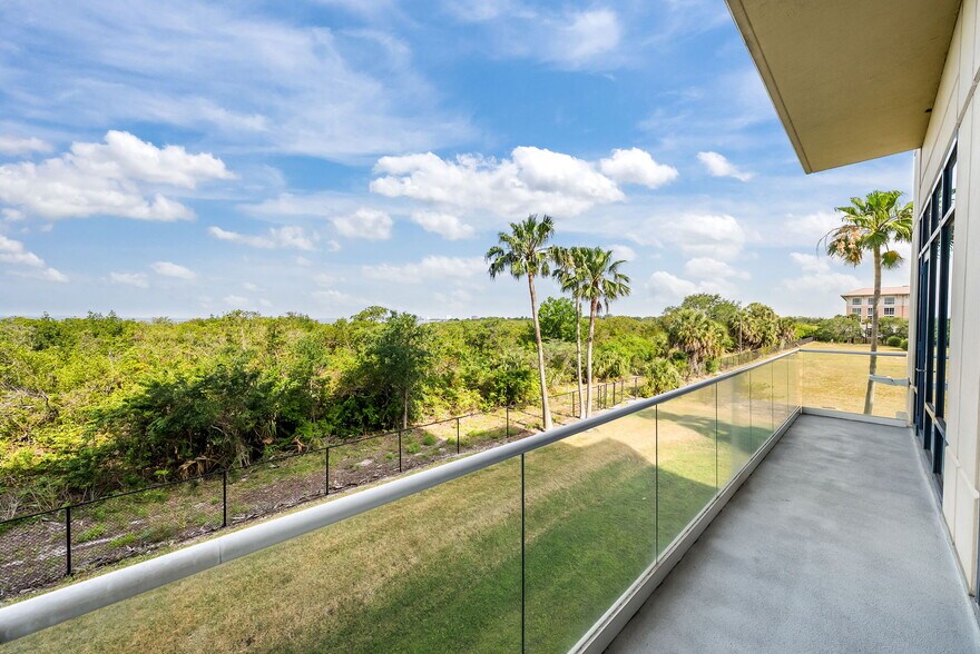 More Photos Of 5550 W Executive Dr, Tampa Office Residential For Sale