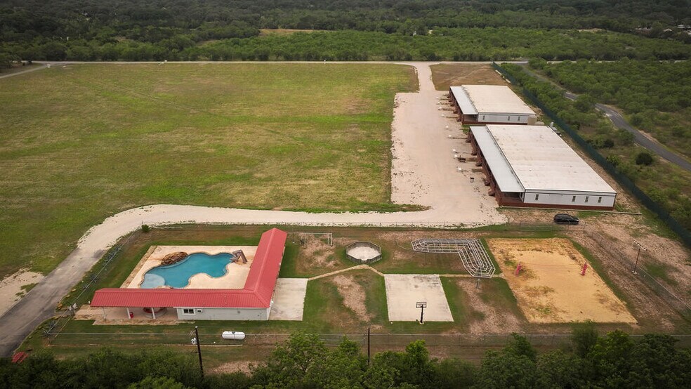 More Photos Of 7070 S US Highway 83, Concan Hotel For Sale