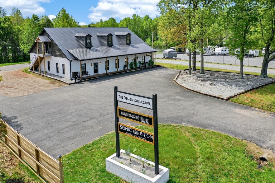 More Photos Of 3440 E Broad St, Statesville Office For Sale