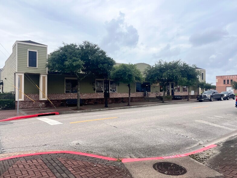 More Photos Of 790 Neches, Beaumont Restaurant For Sale