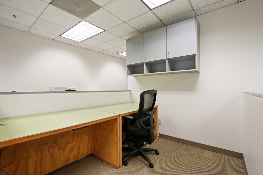 More Photos Of 1990 S Bundy Dr, Los Angeles Office For Lease
