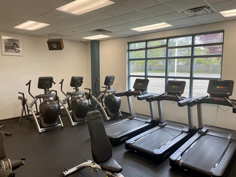 More Photos Of 480 Jefferson Blvd, Warwick Office For Lease