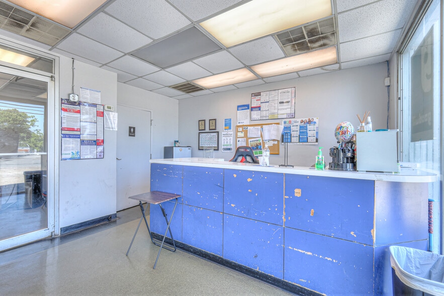 More Photos Of 327 W Main St, Hendersonville Freestanding For Sale