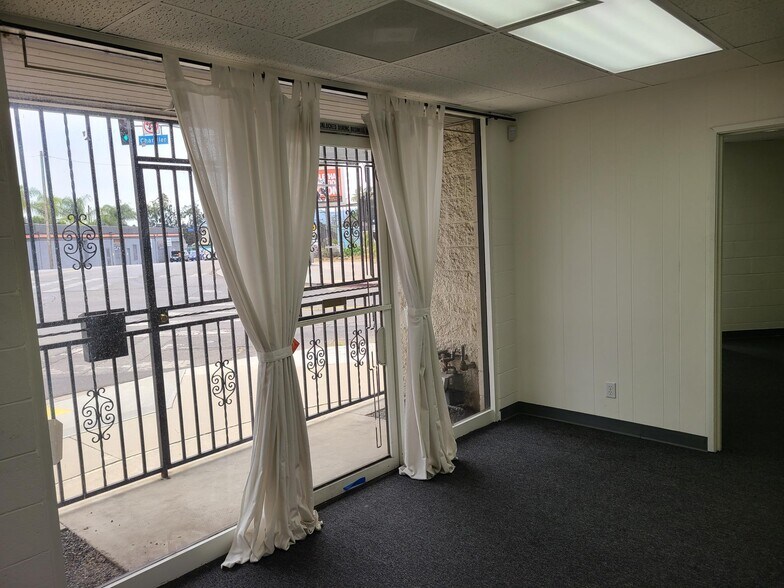 More Photos Of 10605 Chandler Blvd, North Hollywood Warehouse For Lease