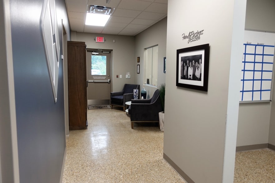 More Photos Of 1430 N Harvey Mitchell Pkwy, Bryan Office For Lease