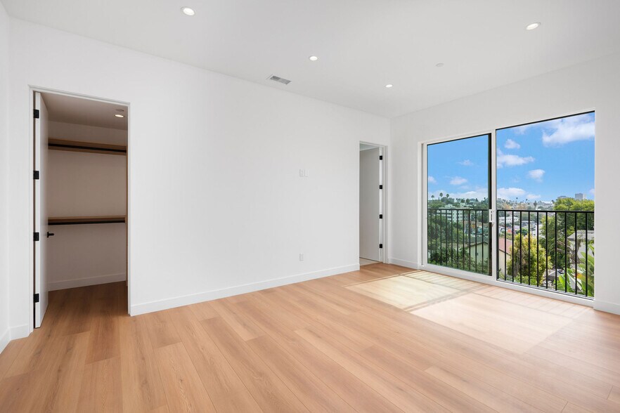 More Photos Of 726 Robinson St, Los Angeles Apartments For Sale