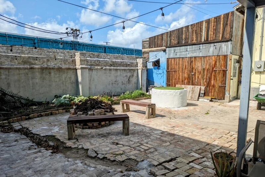 More Photos Of 828 E 15th St, Brownsville Office For Sale