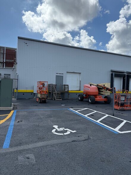 More Photos Of 5024 Uceta Rd, Tampa Distribution For Lease