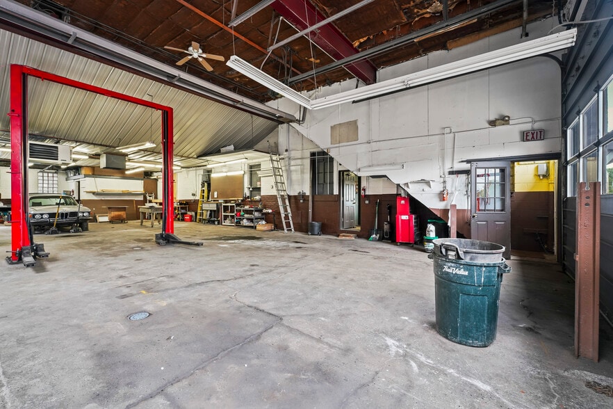 More Photos Of 111 Nott Ter, Schenectady Auto Repair For Sale