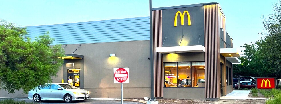 More Photos Of 4950 Almaden Expy, San Jose Storefront For Lease