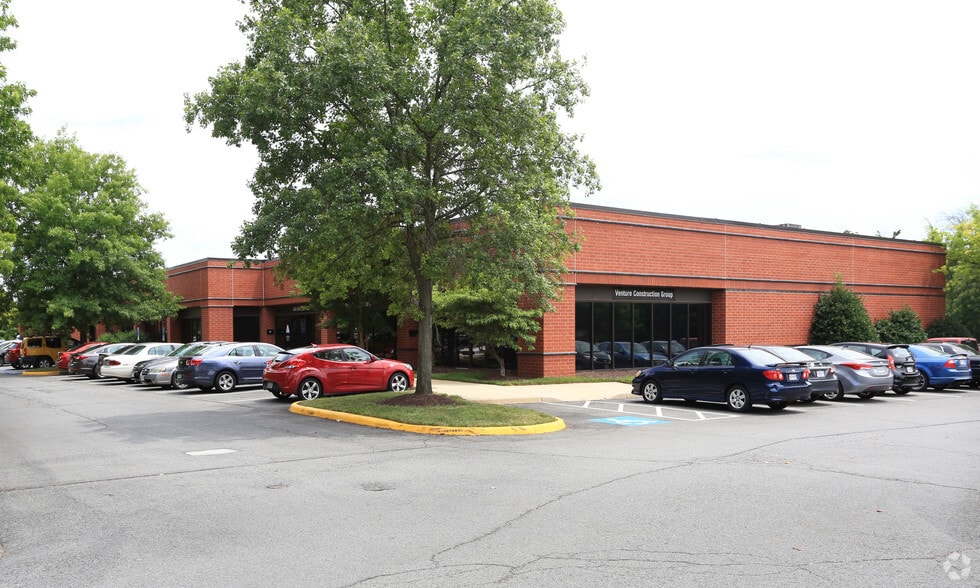 More Photos Of 4230 Lafayette Center Dr, Chantilly Unknown For Lease