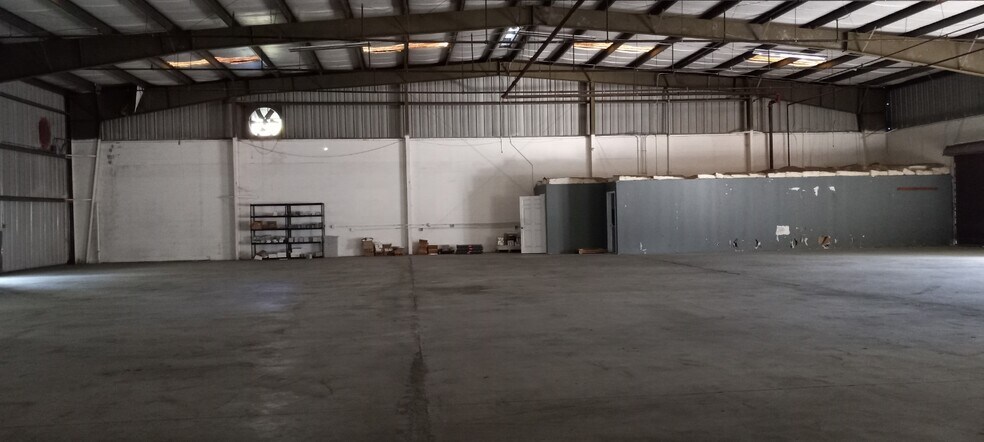 More Photos Of 8570 Philips Hwy, Jacksonville Warehouse For Lease