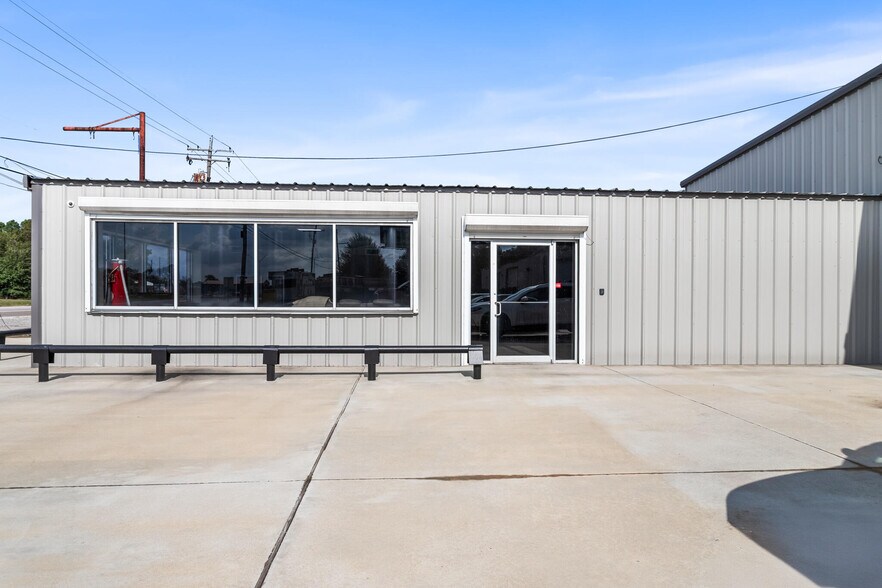 More Photos Of 3144 Texas Ave, Bridge City Warehouse For Lease