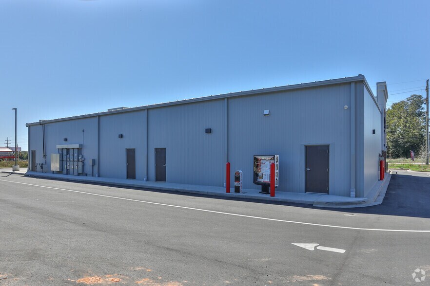 More Photos Of 1665 E Main St, Duncan Storefront Retail Office For Lease