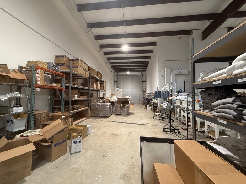 More Photos Of 11729 Uradco Pl, San Antonio Industrial For Lease
