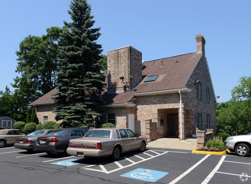 More Photos Of 422 Worcester St, Wellesley Medical For Lease