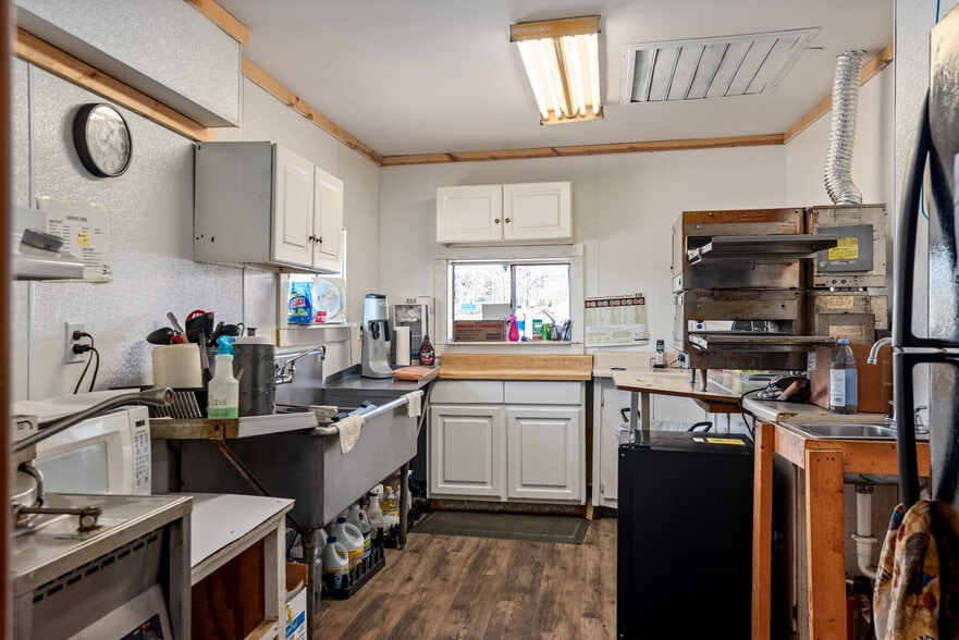 More Photos Of 10842 Highway 5 S, Mountain Home Convenience Store For Sale