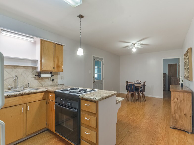 More Photos Of 11304 Fostoria Rd, Cleveland Land For Sale