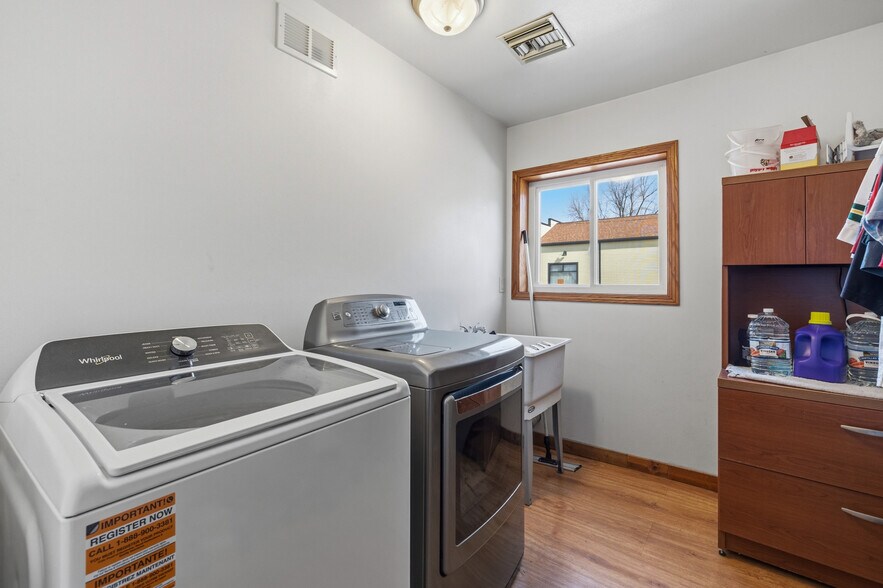 More Photos Of 504 Milwaukee St, Lomira Flex For Sale