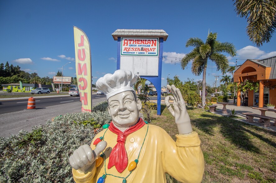 More Photos Of 1130 N Tamiami Trl, North Fort Myers Restaurant For Sale