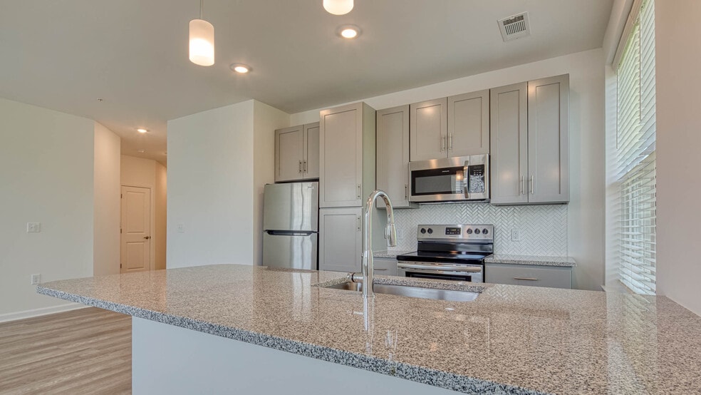 More Photos Of 5401 Commonwealth Centre Pky, Midlothian Apartments For Sale