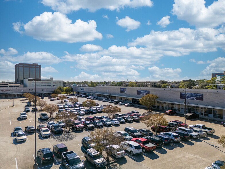 More Photos Of 13167 Northwest Fwy, Houston Unknown For Lease