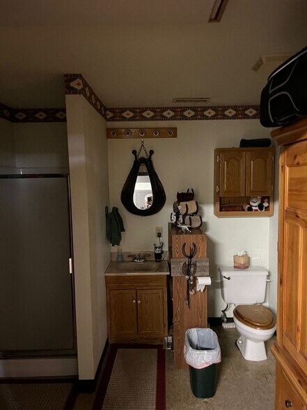More Photos Of 3026C S Main St, Winston-Salem Veterinarian Kennel For Lease