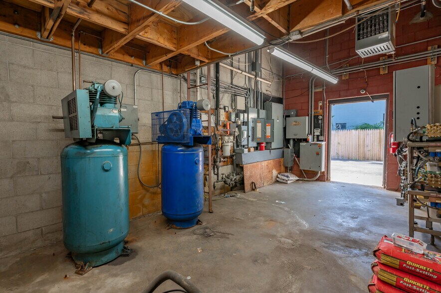 More Photos Of 386 Daniel Webster Hwy, Merrimack Auto Repair For Lease