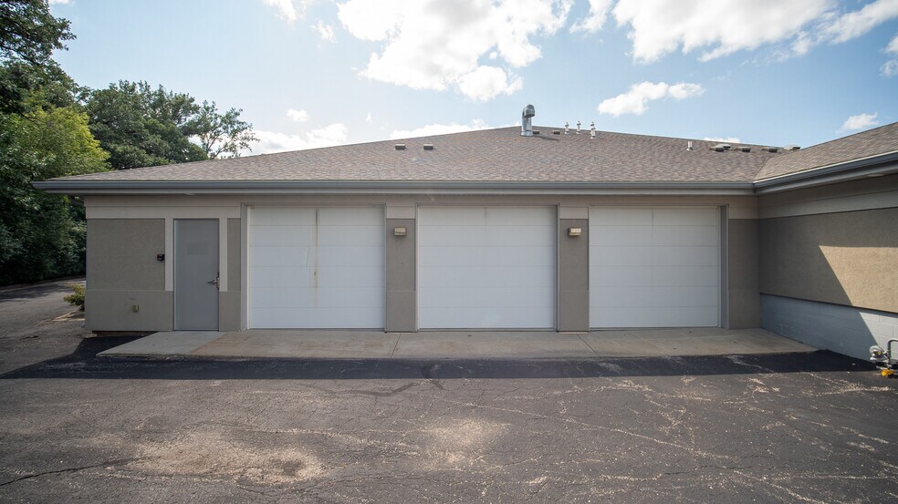 More Photos Of 3420 Lakeridge Pl NW, Rochester Office For Lease