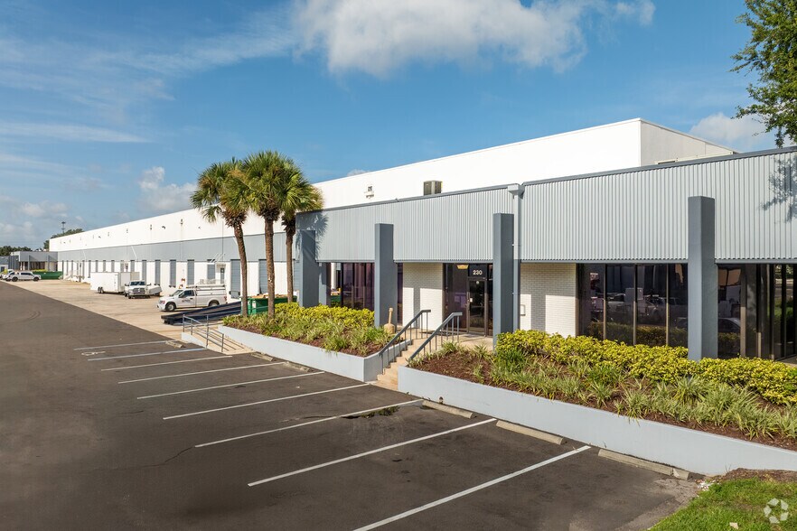 More Photos Of 1255 La Quinta Dr, Orlando Warehouse For Lease
