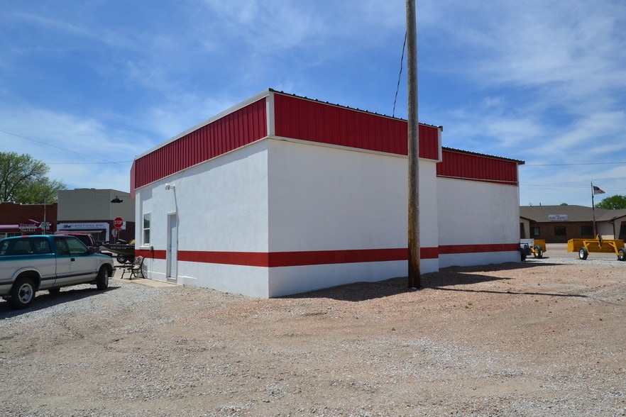 More Photos Of 205 Smith Ave, Elwood Auto Dealership For Sale