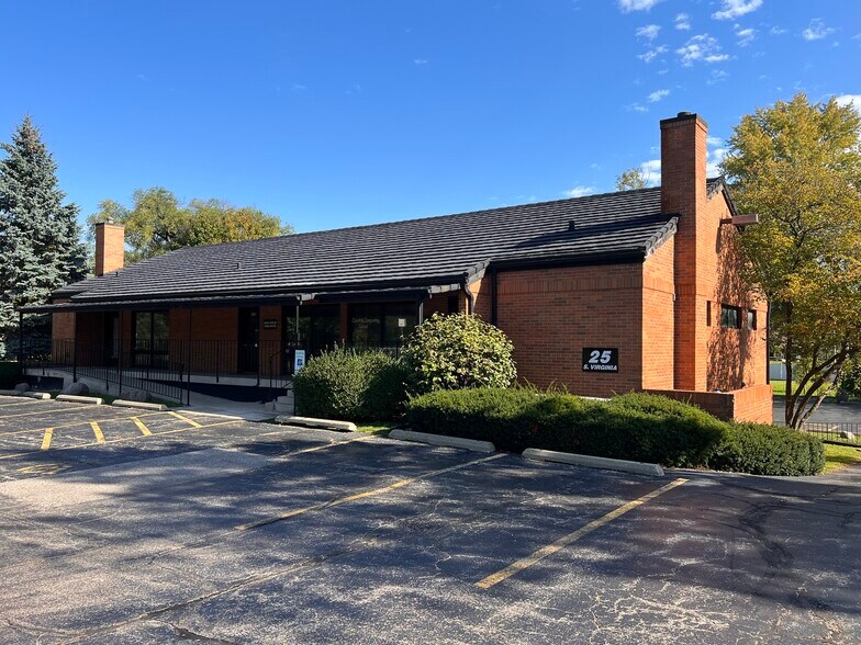 More Photos Of 25 S Virginia St, Crystal Lake Office For Sale