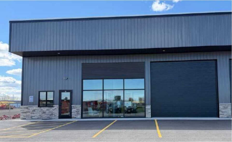 More Photos Of 5700 W Clairemont Dr, Appleton Warehouse For Lease