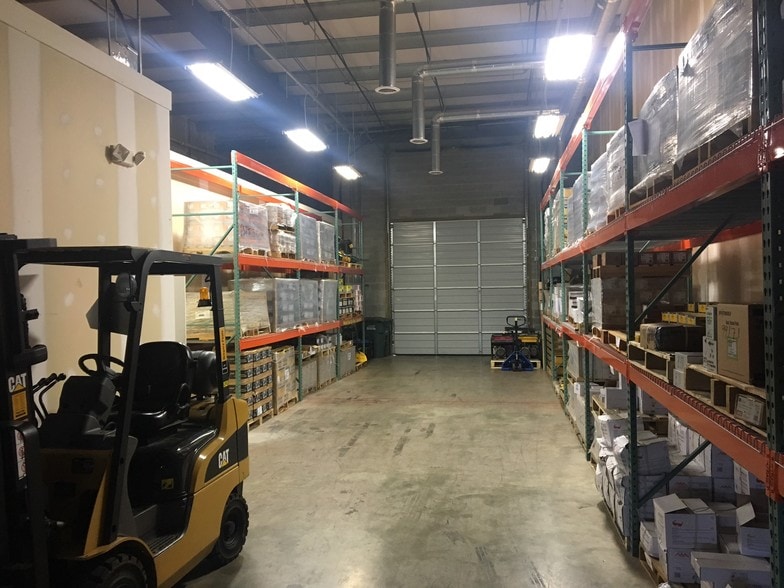 More Photos Of 10 Commerce Pky, Fredericksburg Warehouse For Lease