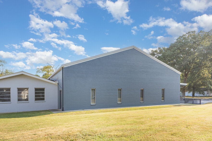 More Photos Of 420 Paul St, Rocky Mount Office For Sale