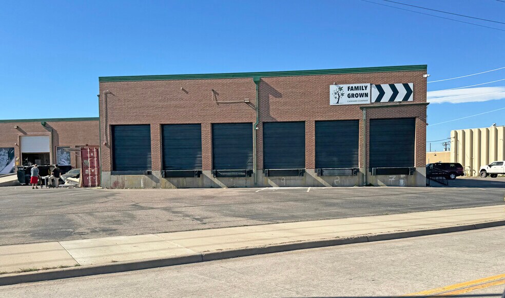 More Photos Of 4902 E Smith Rd, Denver Warehouse For Sale