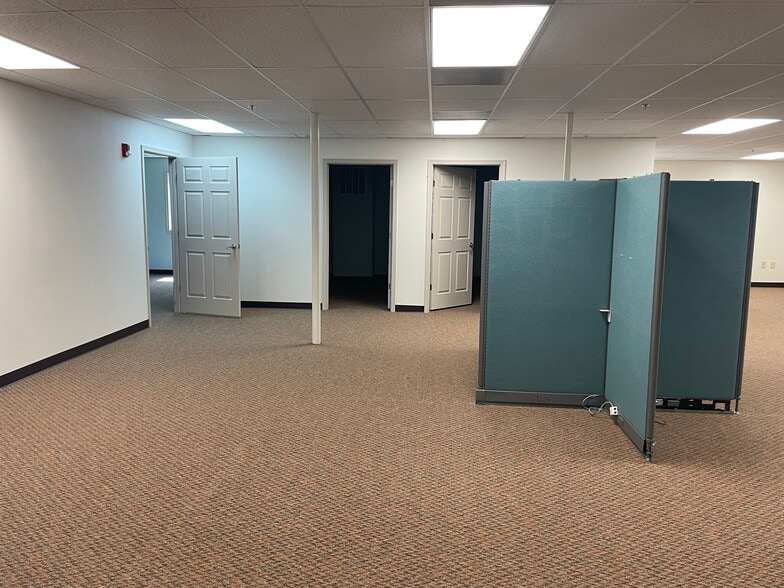 More Photos Of 130 E Burr Blvd, Kearneysville Office For Lease