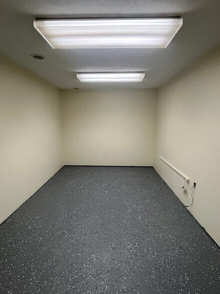 More Photos Of 47 Mitchell Rd, Ipswich Manufacturing For Lease